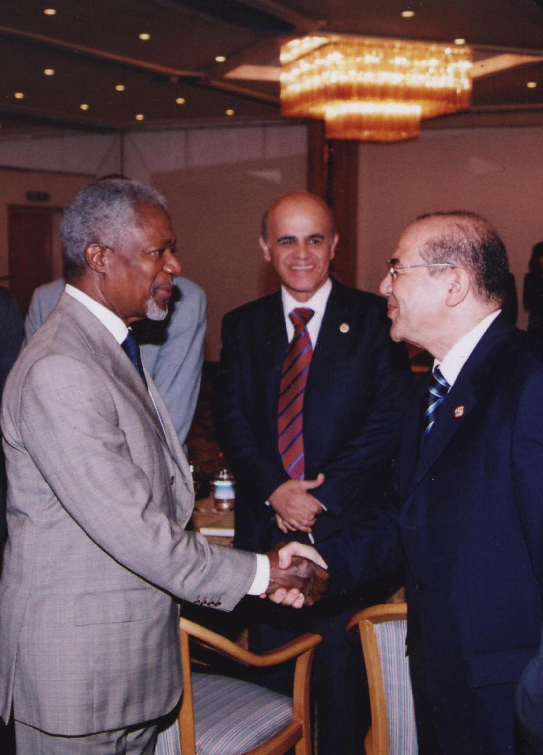 with Kofi Anan UN's SG  in Cairo مع كوفي انان